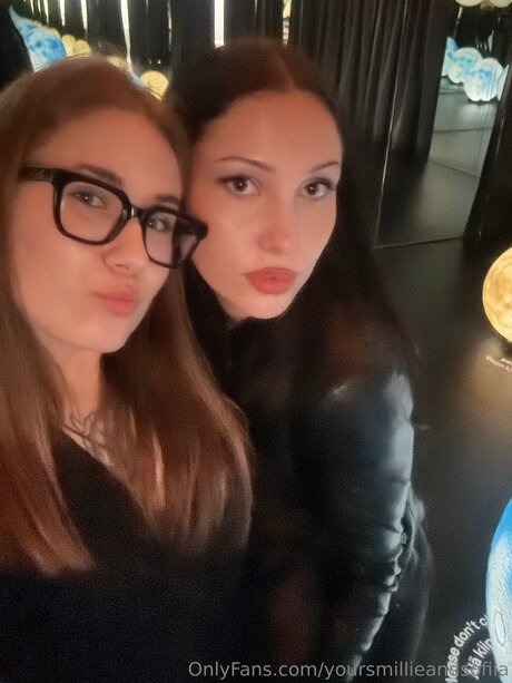 Foto desnuda filtrada de OnlyFans de Yoursmillieandsofiia