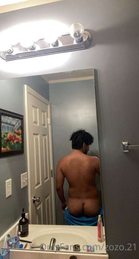 Foto desnuda filtrada de OnlyFans de Zozo 21