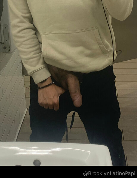 Foto desnuda filtrada de OnlyFans de Brooklynlatinopapi