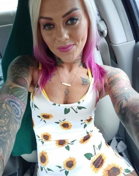 Foto desnuda filtrada de OnlyFans de Tattooedbarbie86
