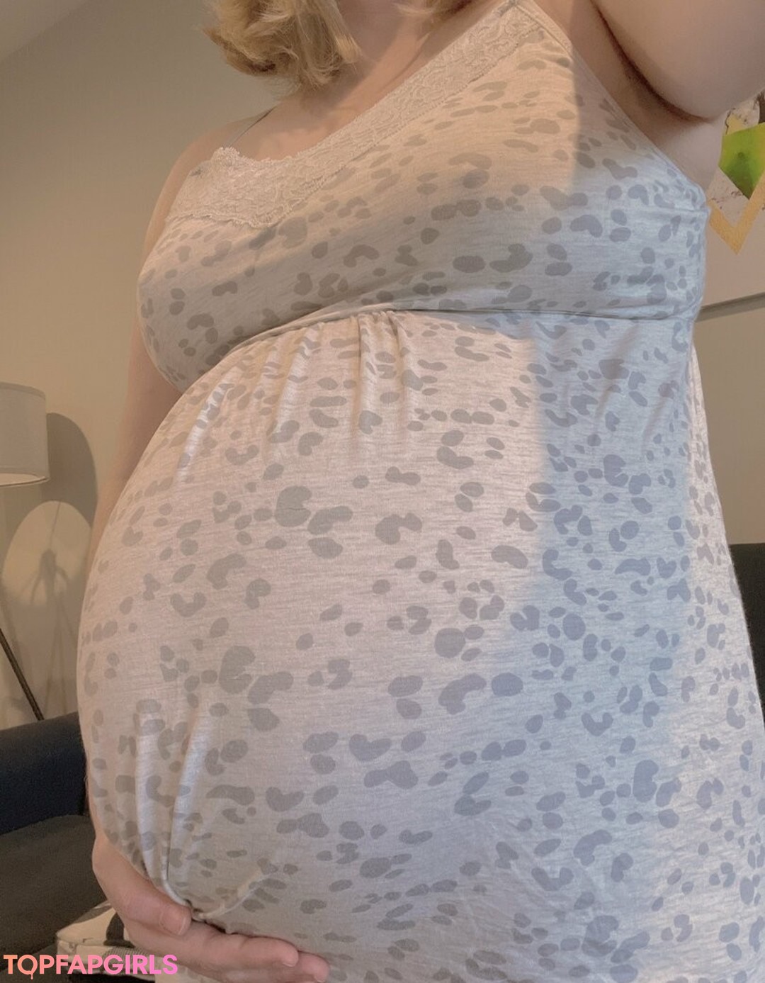 Foto desnuda filtrada de OnlyFans de Hotmomevie #152 Foto desnuda filtrada de OnlyFans de Hotmomevie #152