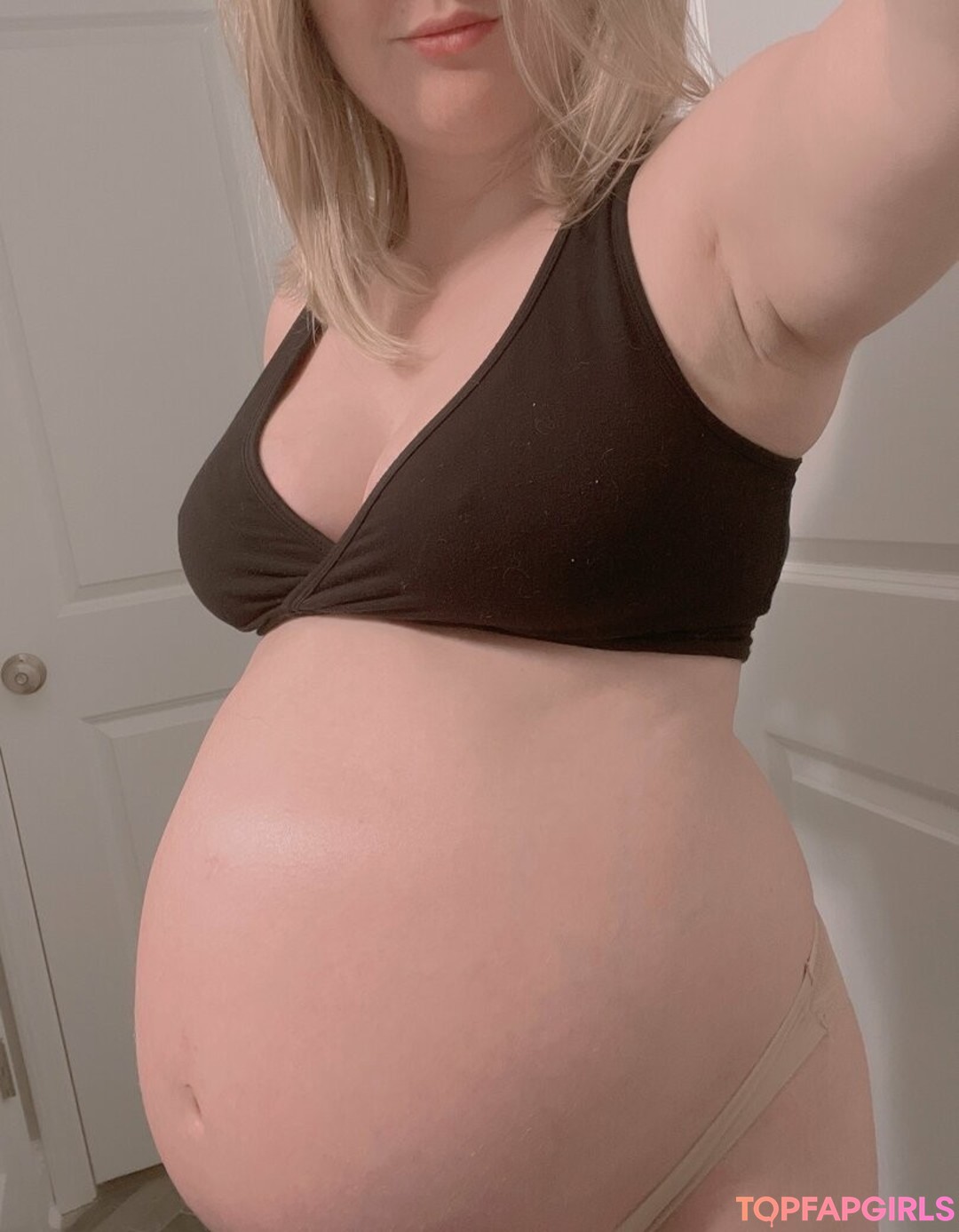 Foto desnuda filtrada de OnlyFans de Hotmomevie #157 Foto desnuda filtrada de OnlyFans de Hotmomevie #157