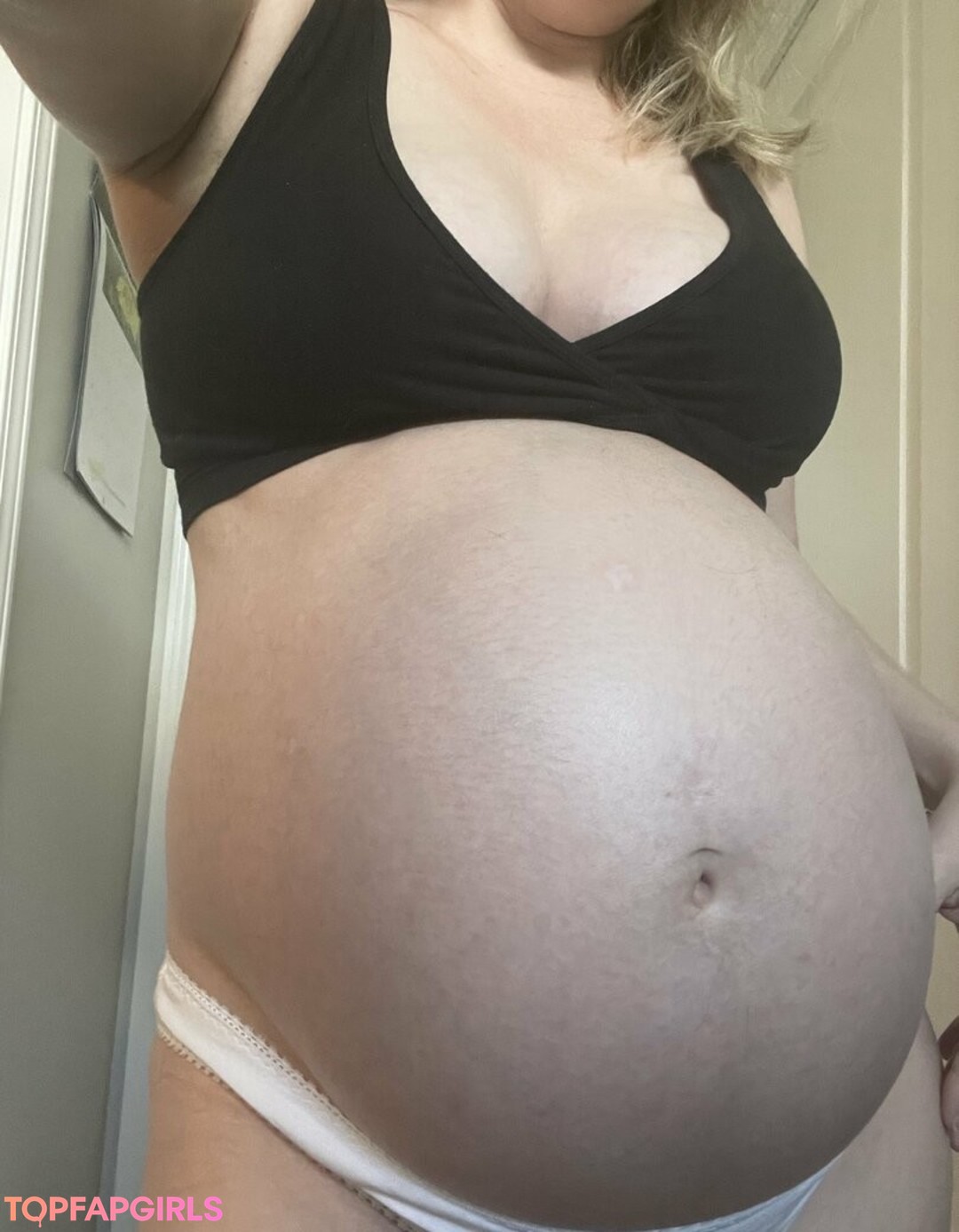 Foto desnuda filtrada de OnlyFans de Hotmomevie #159 Foto desnuda filtrada de OnlyFans de Hotmomevie #159