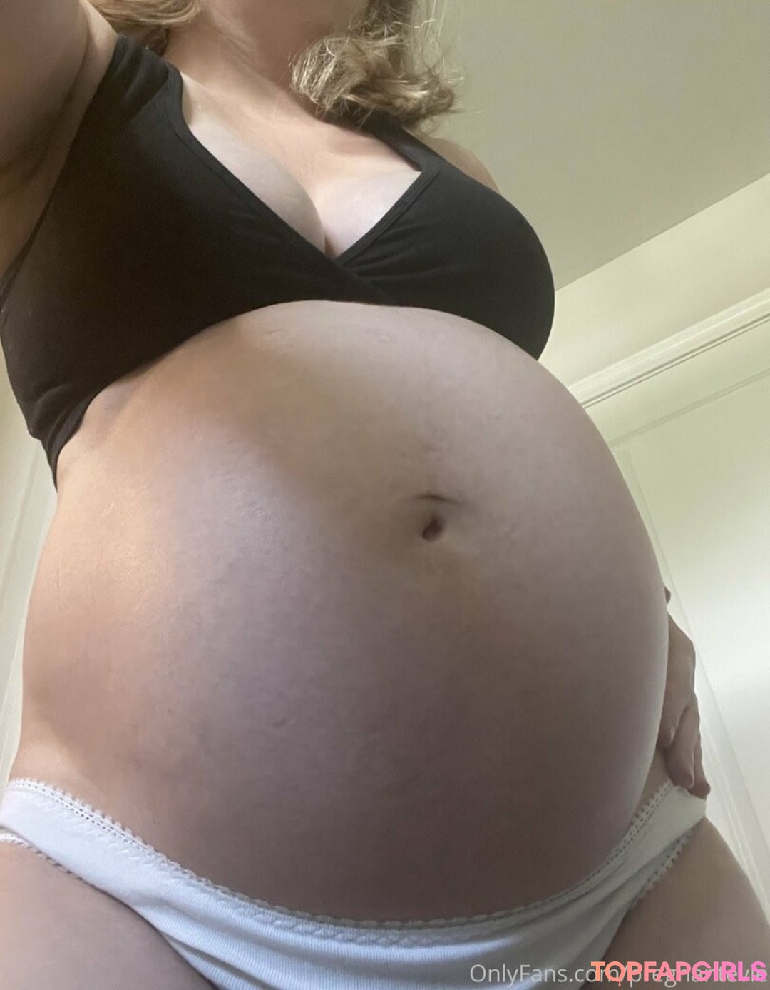 Foto desnuda filtrada de OnlyFans de Hotmomevie #163 Foto desnuda filtrada de OnlyFans de Hotmomevie #163