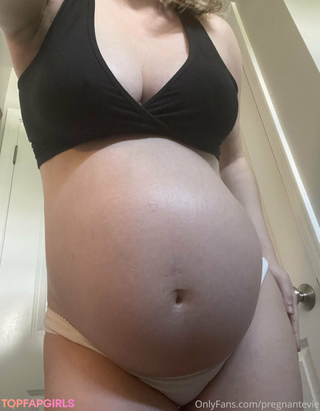 Foto desnuda filtrada de OnlyFans de Hotmomevie #164 Foto desnuda filtrada de OnlyFans de Hotmomevie #164