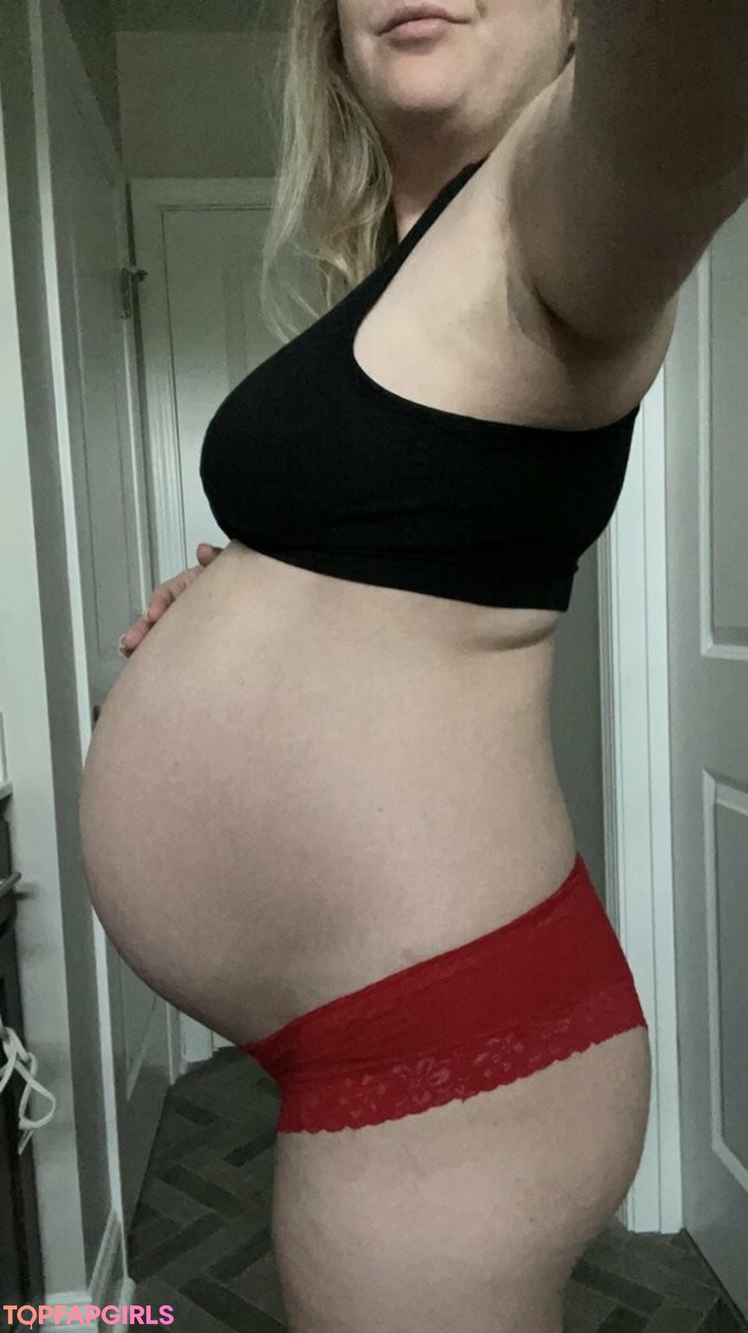 Foto desnuda filtrada de OnlyFans de Hotmomevie #188 Foto desnuda filtrada de OnlyFans de Hotmomevie #188