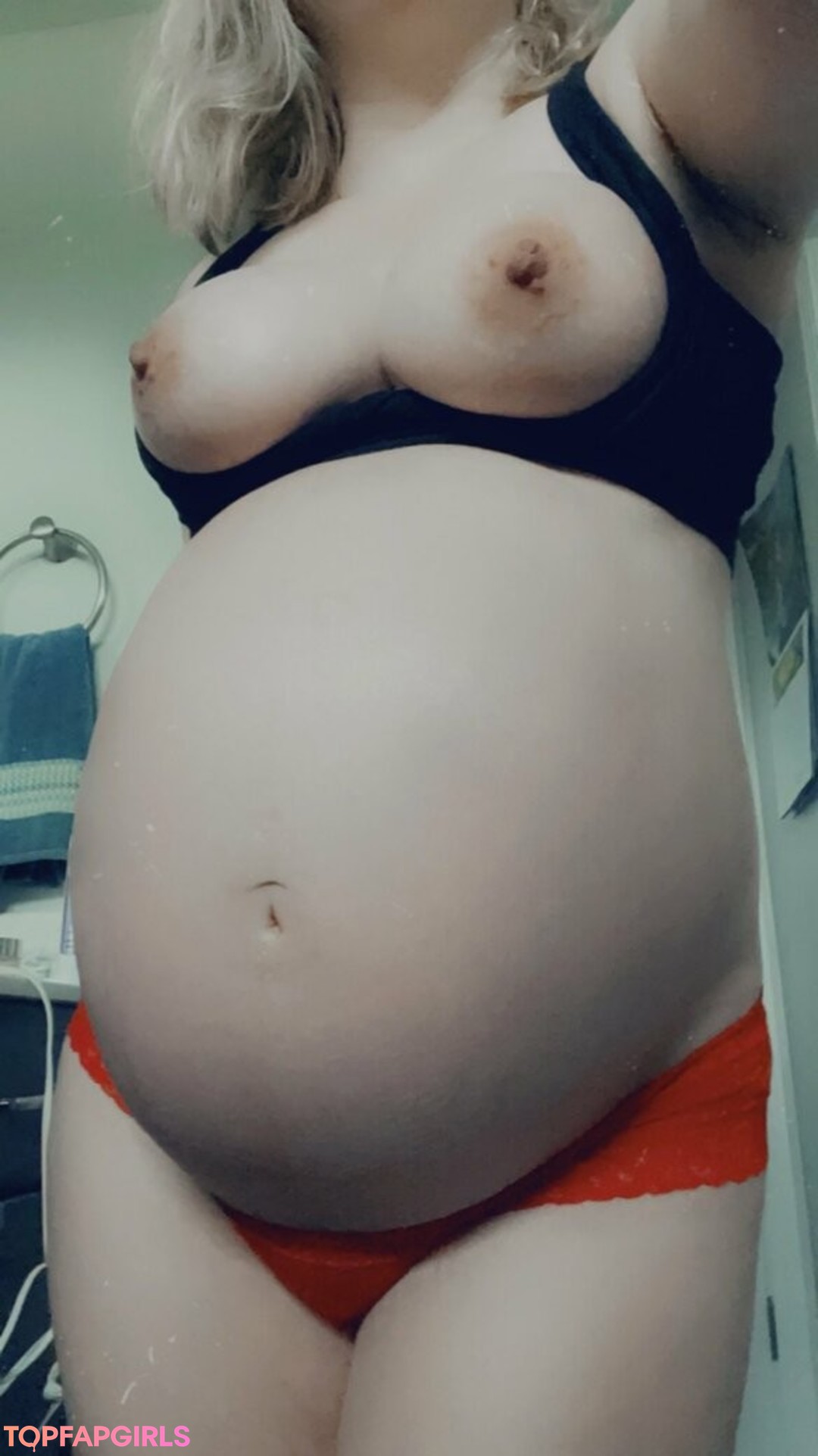 Foto desnuda filtrada de OnlyFans de Hotmomevie #192 Foto desnuda filtrada de OnlyFans de Hotmomevie #192