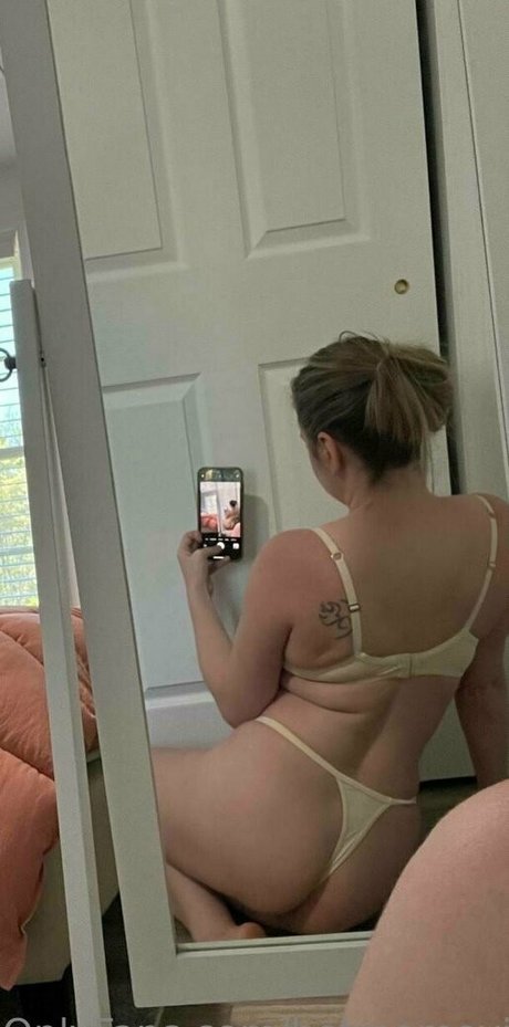 Hotmomevie