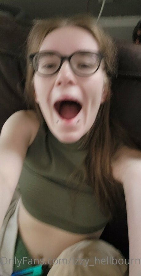 Foto desnuda filtrada de OnlyFans de Izzyhellbourne