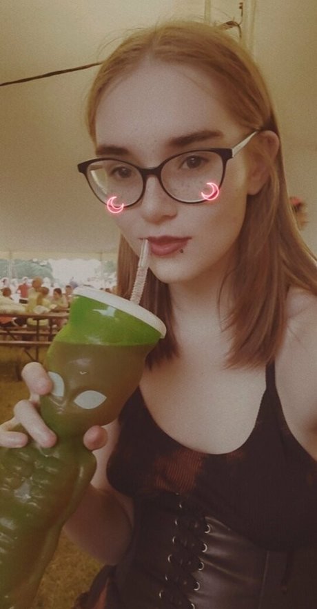 Izzy_hellbourne