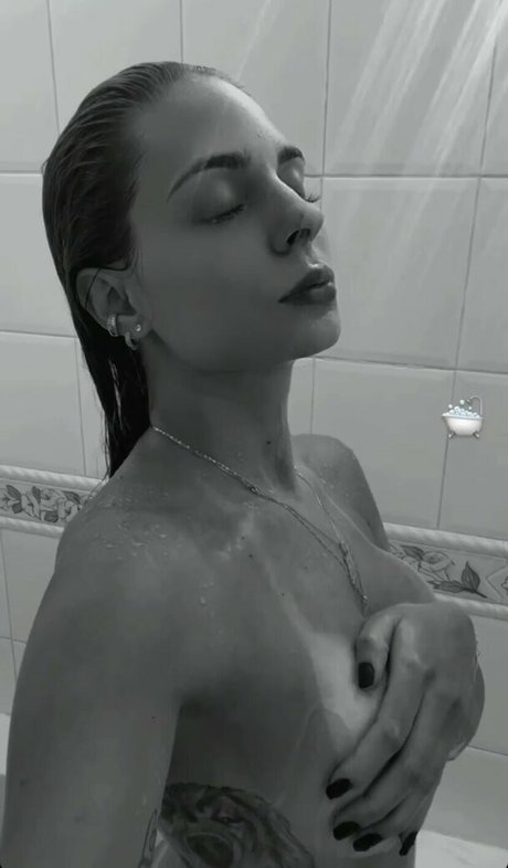 Stela Calderano
