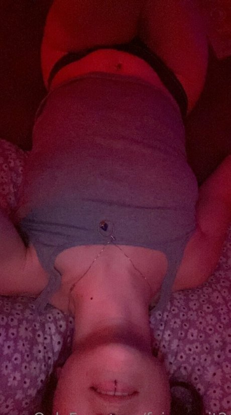 Foto desnuda filtrada de OnlyFans de Fairyyspit2