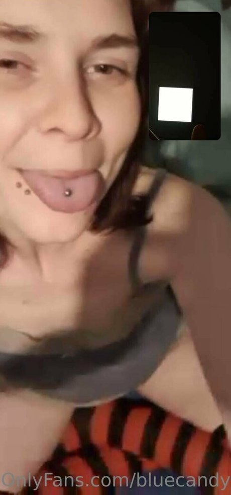 Foto desnuda filtrada de OnlyFans de Bluecandyfloss
