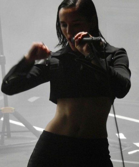 Jehnny Beth
