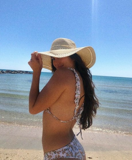 Foto desnuda filtrada de OnlyFans de Ophelie Bau