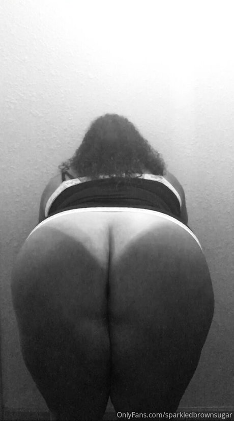 Foto desnuda filtrada de OnlyFans de Sparkledbrownsugar