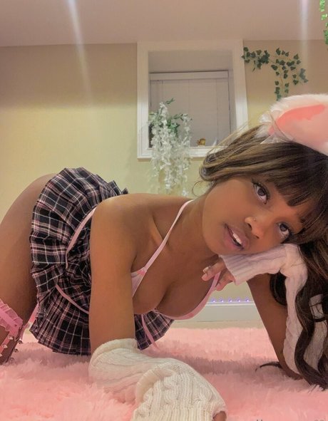 Foto desnuda filtrada de OnlyFans de Carebearelle