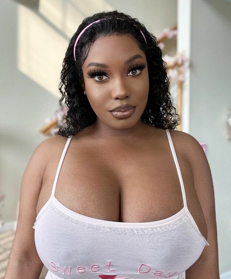 Foto desnuda filtrada de OnlyFans de Chawanda Love