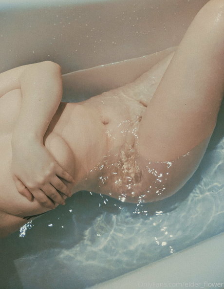 Foto desnuda filtrada de OnlyFans de Softnspooky