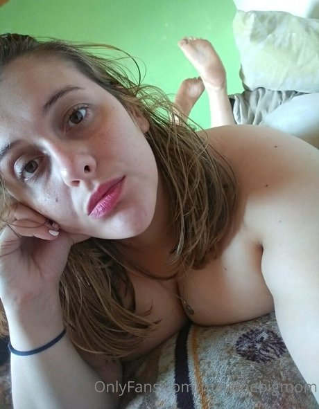 Foto desnuda filtrada de OnlyFans de Mavithebigmom