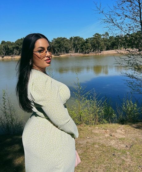 Foto desnuda filtrada de OnlyFans de Zina Hadid
