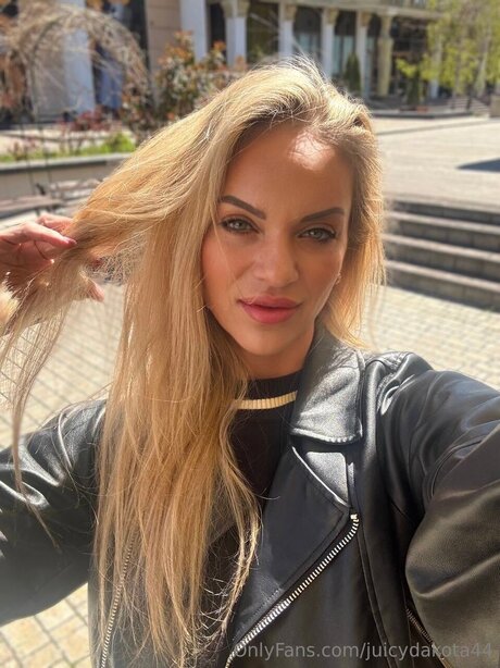 Juicydakota44