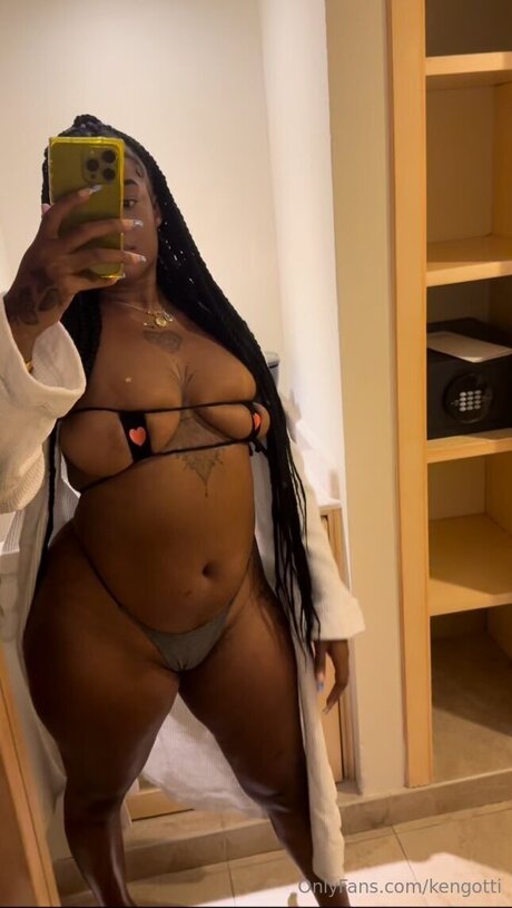 Foto desnuda filtrada de OnlyFans de Kengotti