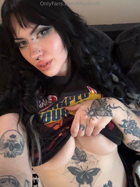 Foto desnuda filtrada de OnlyFans de Bbydeviil