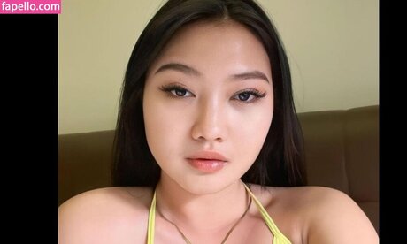 Foto desnuda filtrada de OnlyFans de Erika Putri