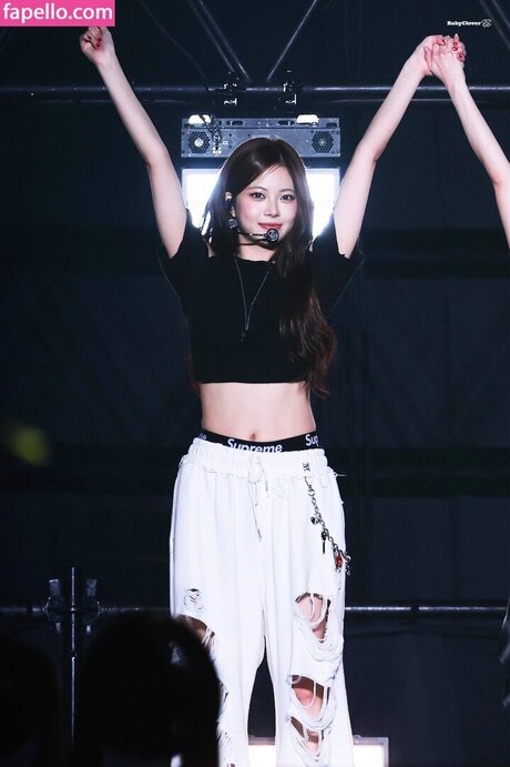 Hong Eunchae 