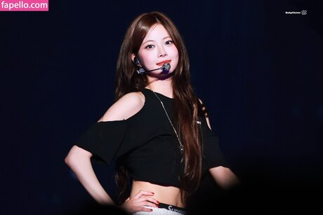 Hong Eunchae 