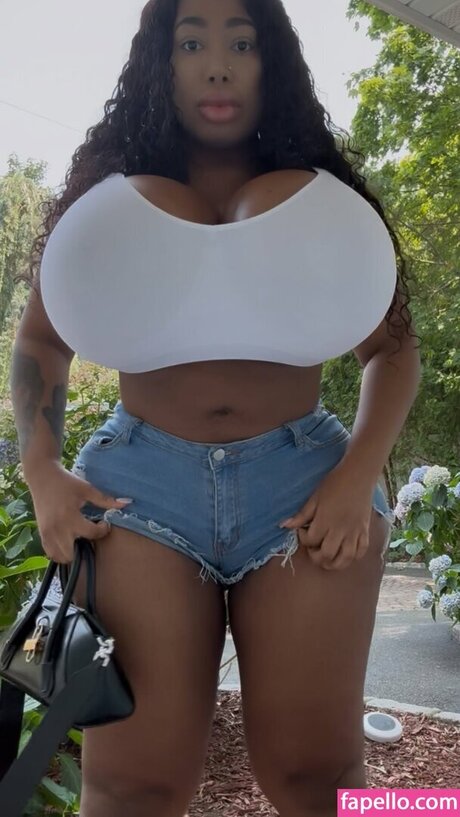 Foto desnuda filtrada de OnlyFans de Fatima Belizaire