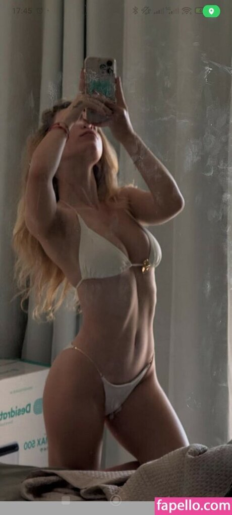 Foto desnuda filtrada de OnlyFans de Carla Voicu