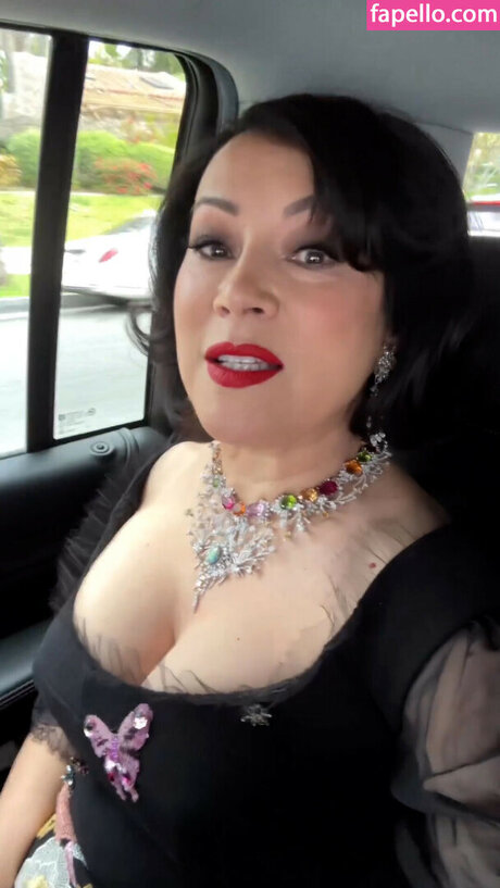 Jennifer Tilly
