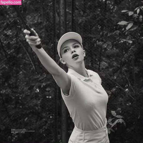 Eva Lee Model