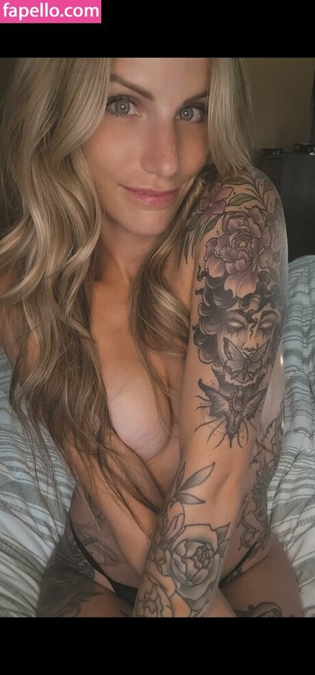 Foto desnuda filtrada de OnlyFans de Inkedalyson