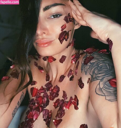 Foto desnuda filtrada de OnlyFans de Emilie Nef Naf