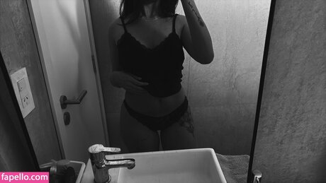 Foto desnuda filtrada de OnlyFans de Kiaratorrent