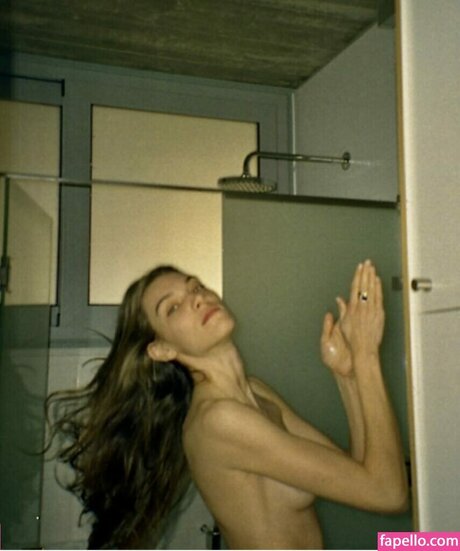 Foto desnuda filtrada de OnlyFans de Charlotte Cardin Nue