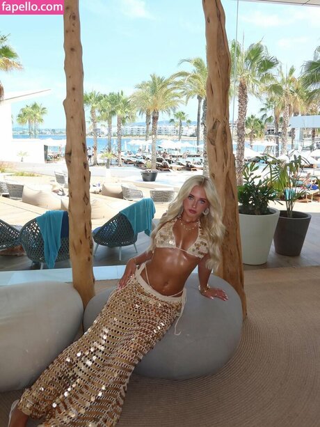 Foto desnuda filtrada de OnlyFans de Ami Charlize