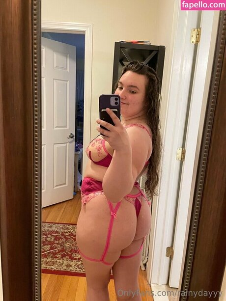 Foto desnuda filtrada de OnlyFans de Rainydayyy3
