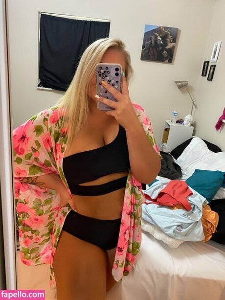 Foto desnuda filtrada de OnlyFans de Themomkaylee