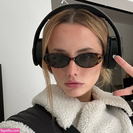 Lily Mo Sheen
