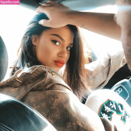 Foto desnuda filtrada de OnlyFans de Dhurata Dora