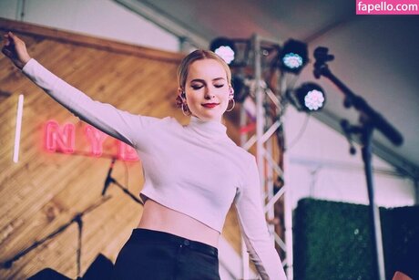 Bridgit Mendler