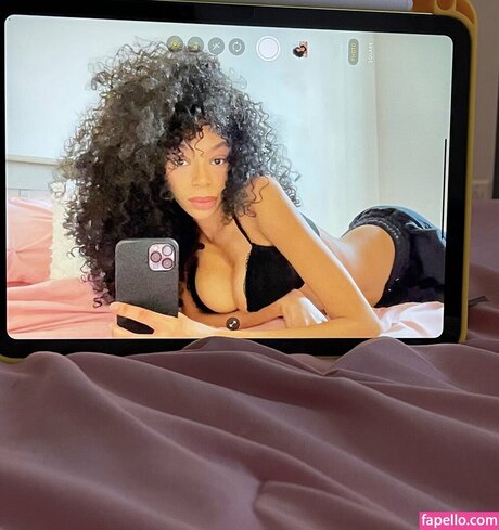 Foto desnuda filtrada de OnlyFans de Soleiljolina