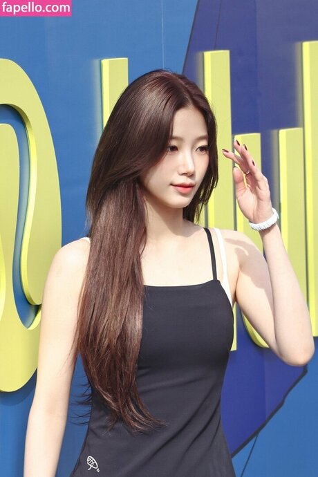 Kazuha Nakamura 中村 一葉