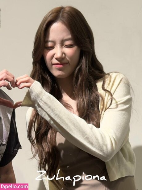 Kazuha Nakamura 中村 一葉