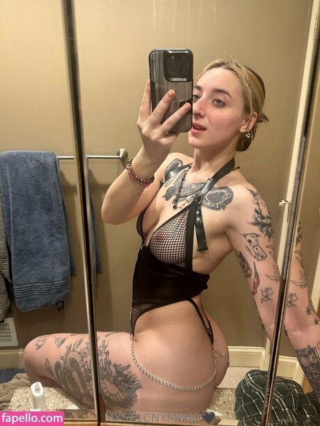 Foto desnuda filtrada de OnlyFans de Myst1cnympho