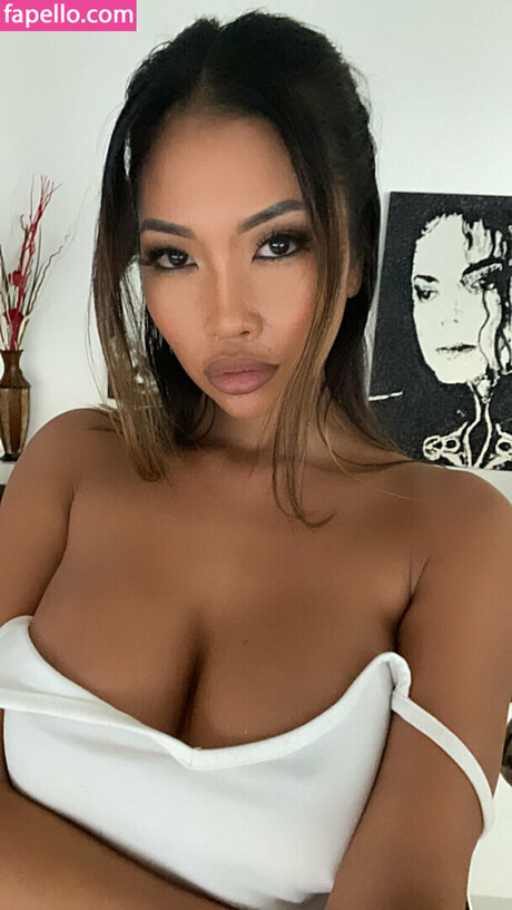 Miss Ria Santos